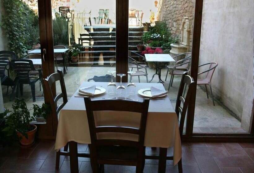 بنسيون Hostal La Fuente