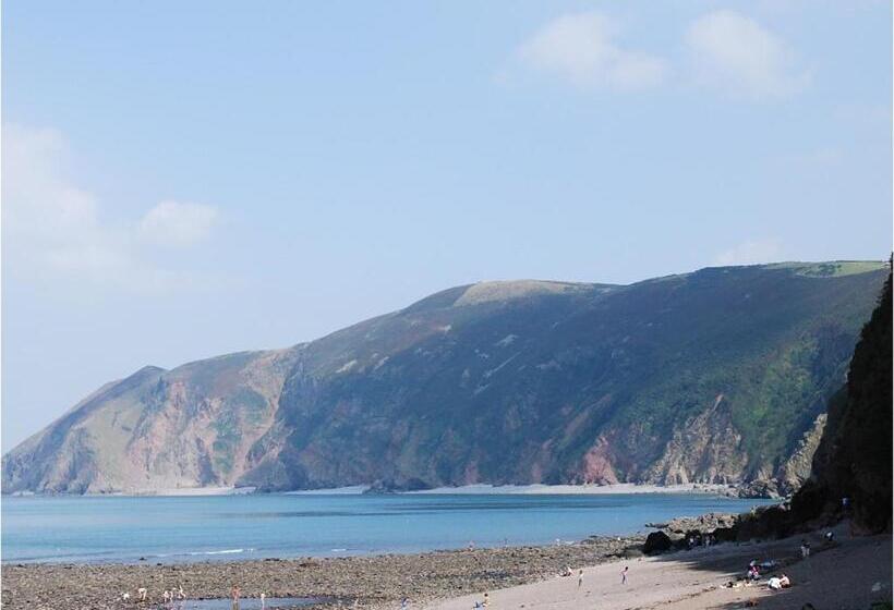 بنسيون Riverside Cottage B&b