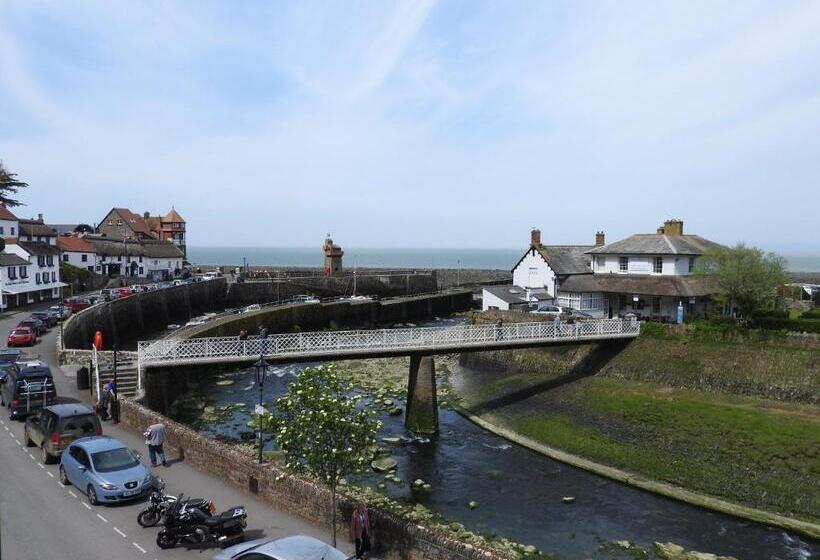 بنسيون Riverside Cottage B&b