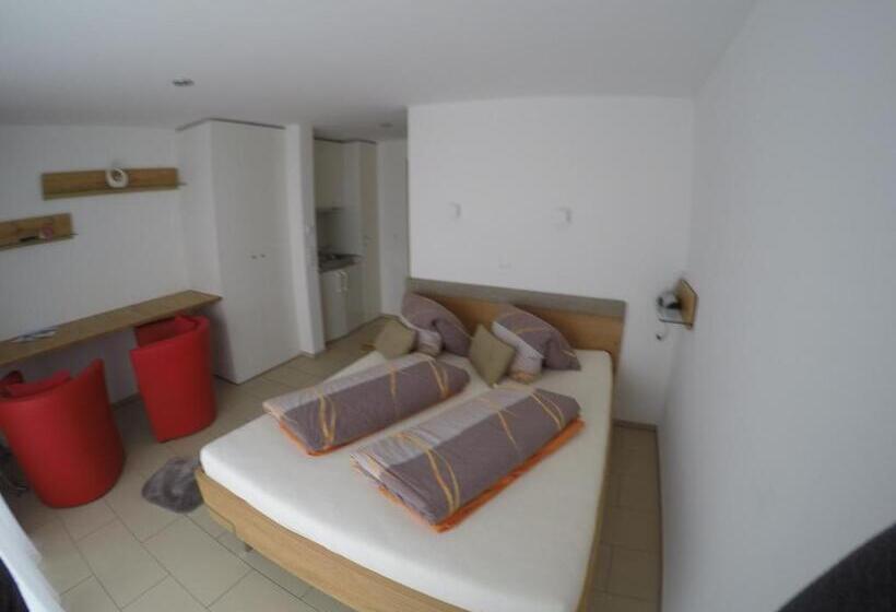 ペンション Ustria / Pensiun Trutg