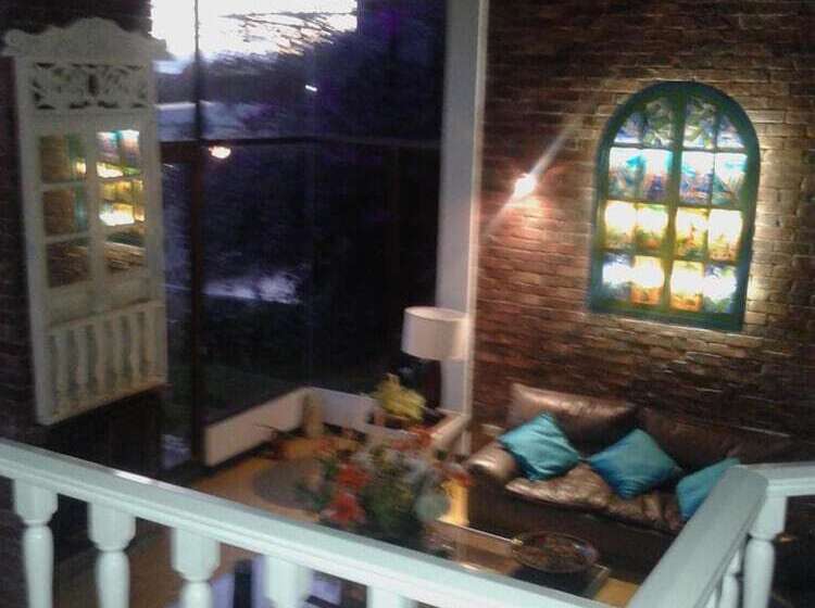 هاستل Miravalle Suites