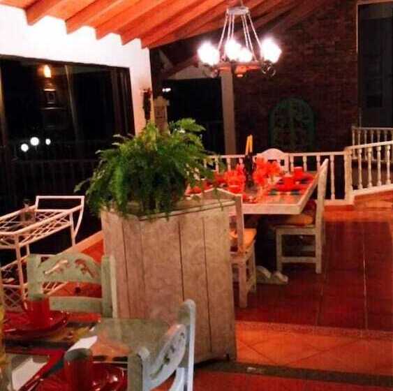 هاستل Miravalle Suites