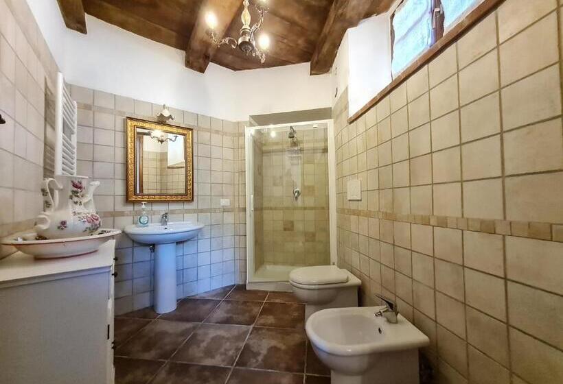 فندق Agriturismo Castello Delle Fornaci   Private Jacuzzi