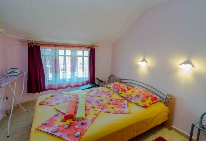 پانسیون Fener Guest House