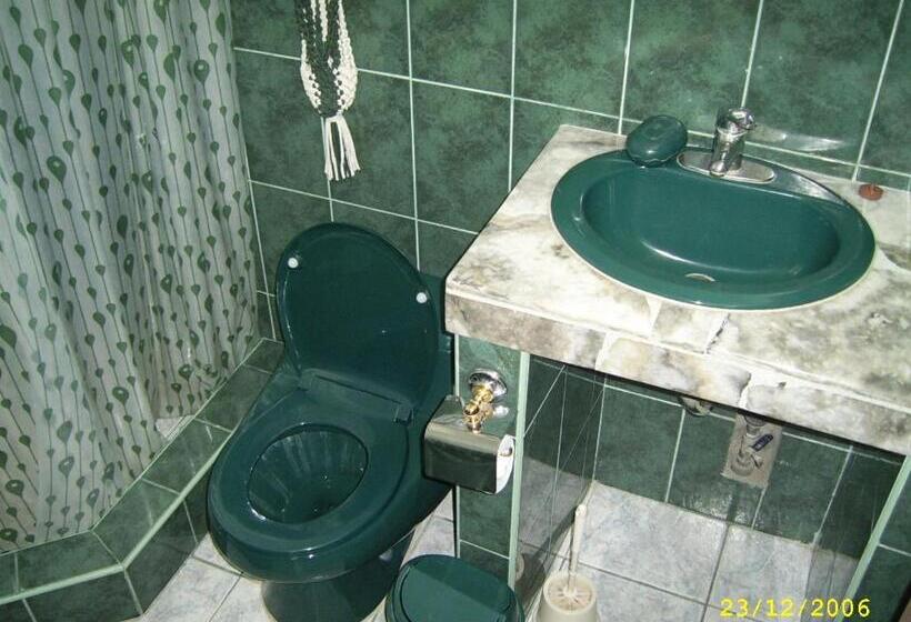 פנסיון Hostal Camiluz