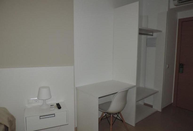 پانسیون Hostal La Placeta