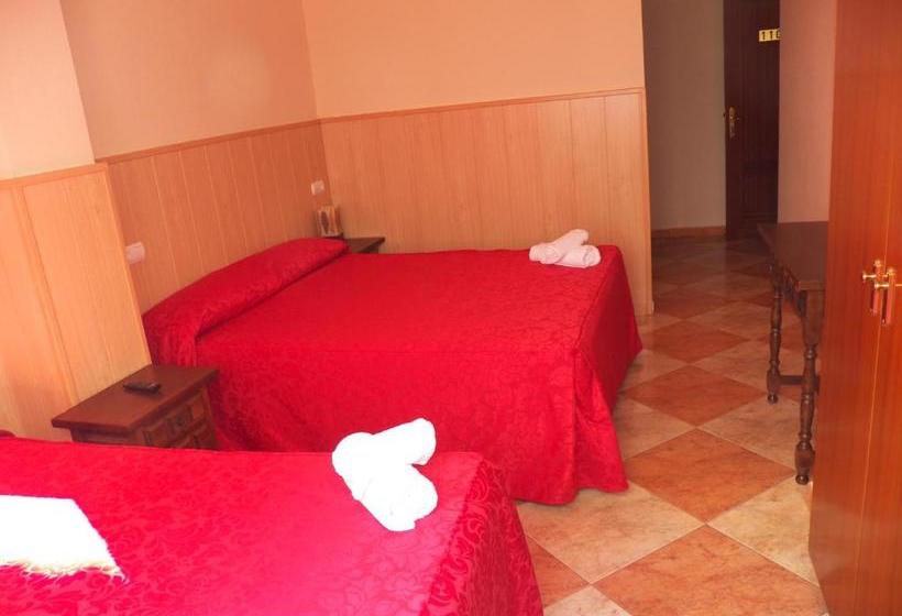 بنسيون Hostal San Roque