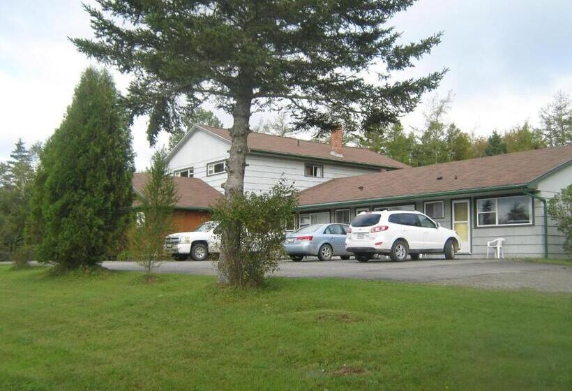 فندق صغير Sherbrooke Village Inn