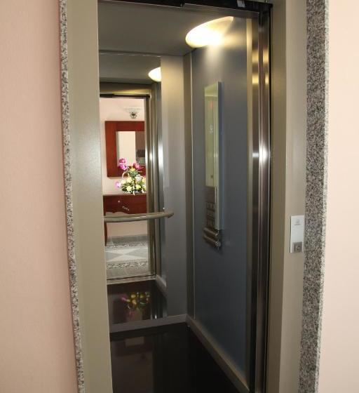 بنسيون Hostal Avenida