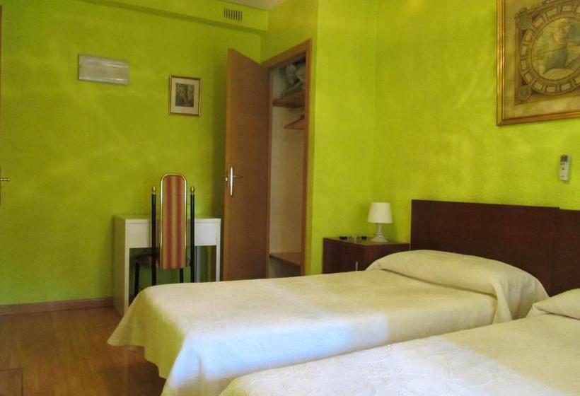 بنسيون Hostal Pradillo