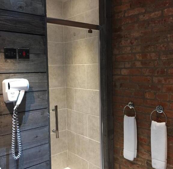 هاستل Tilted Wig