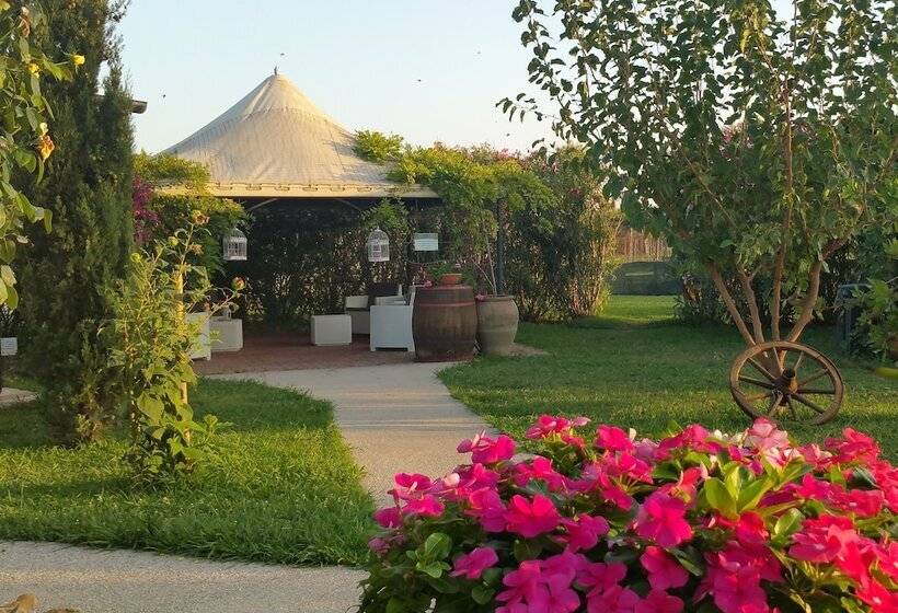 هتل Agriturismo Torre Flavia