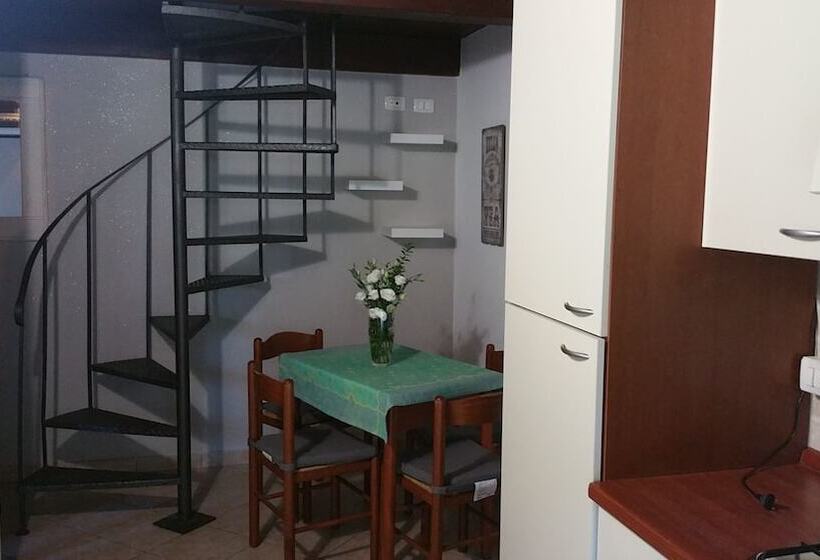 هتل Agriturismo Torre Flavia