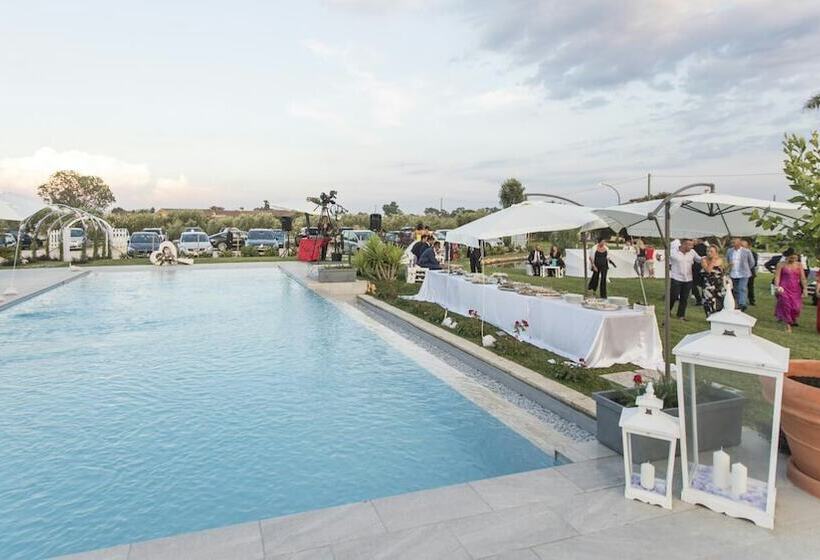 هتل Agriturismo Torre Flavia