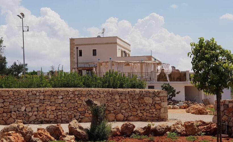 בית מלון כפרי Masseria Cisternella