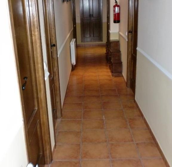 بنسيون Hostal Las Tres Jotas