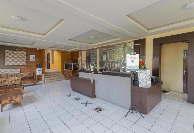 هتل Reddoorz Plus Near Museum Angkut Batu 4