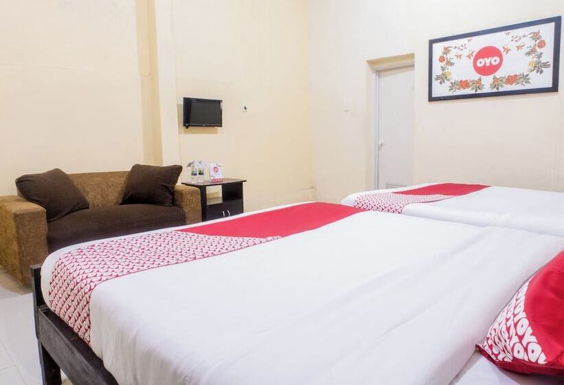 هتل Reddoorz Plus Near Museum Angkut Batu 4
