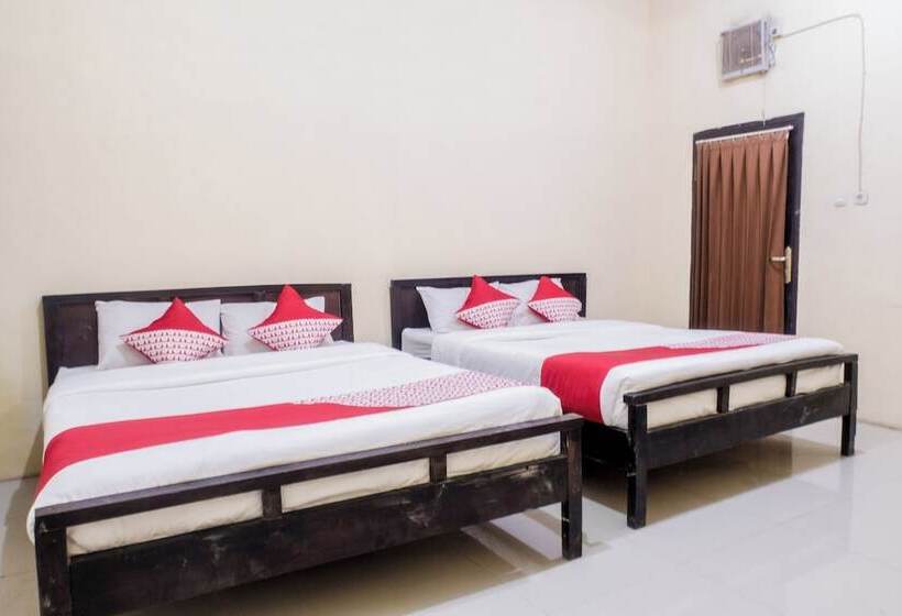 هتل Reddoorz Plus Near Museum Angkut Batu 4