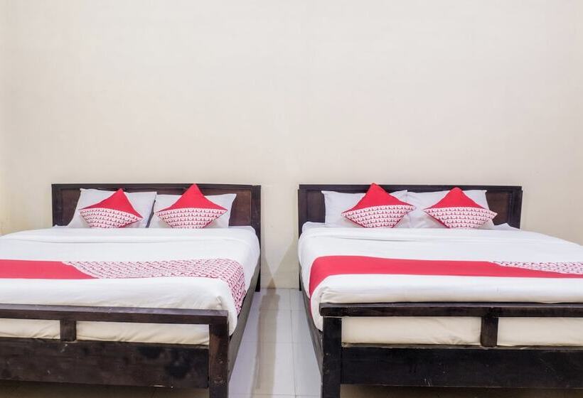 هتل Reddoorz Plus Near Museum Angkut Batu 4