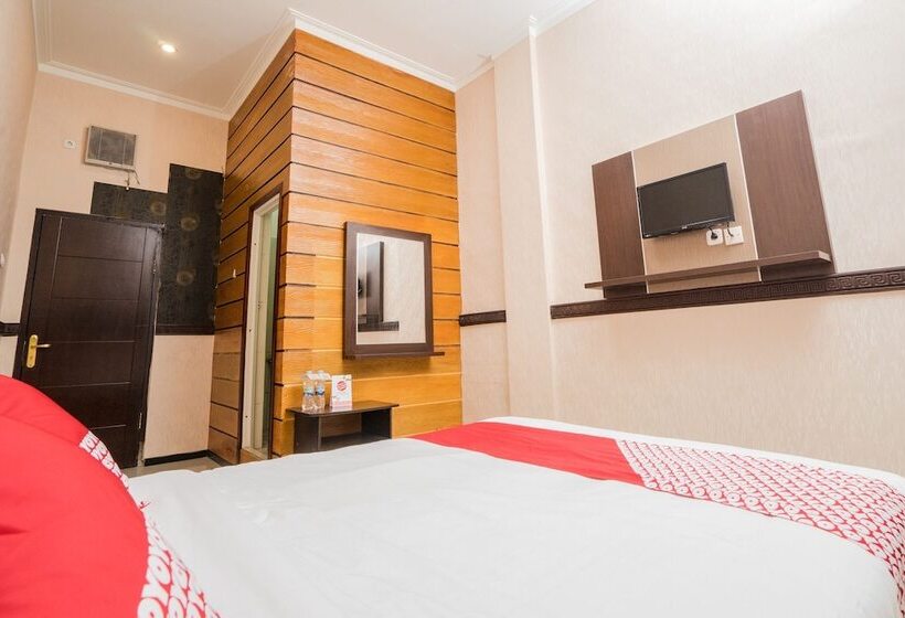 هتل Reddoorz Plus Near Museum Angkut Batu 4