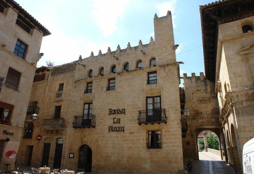 پانسیون Fonda La Plaza