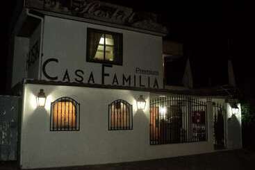 پانسیون Hostal Casa Familia