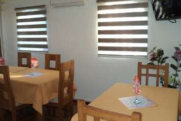 پانسیون Hostal Casa Familia