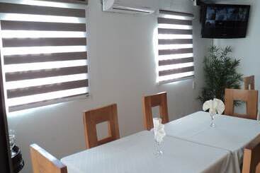 پانسیون Hostal Casa Familia