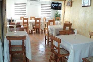 پانسیون Hostal Casa Familia