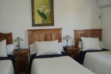 پانسیون Hostal Casa Familia