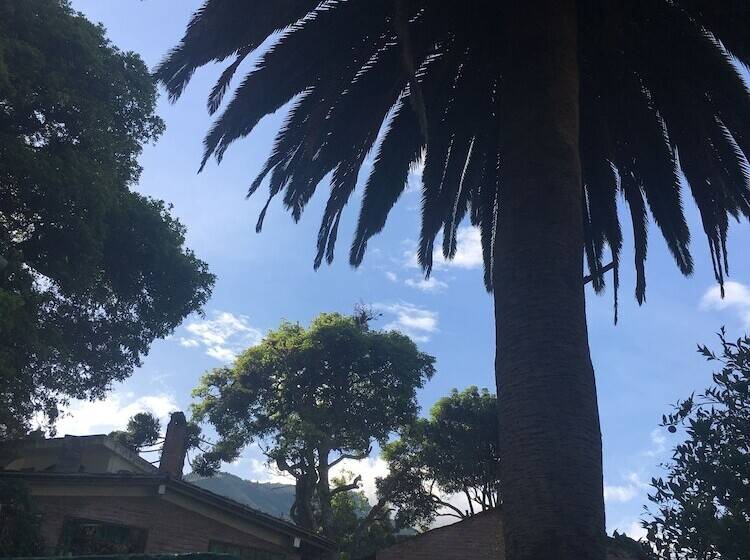 پانسیون La Petite Auberge   Hostel