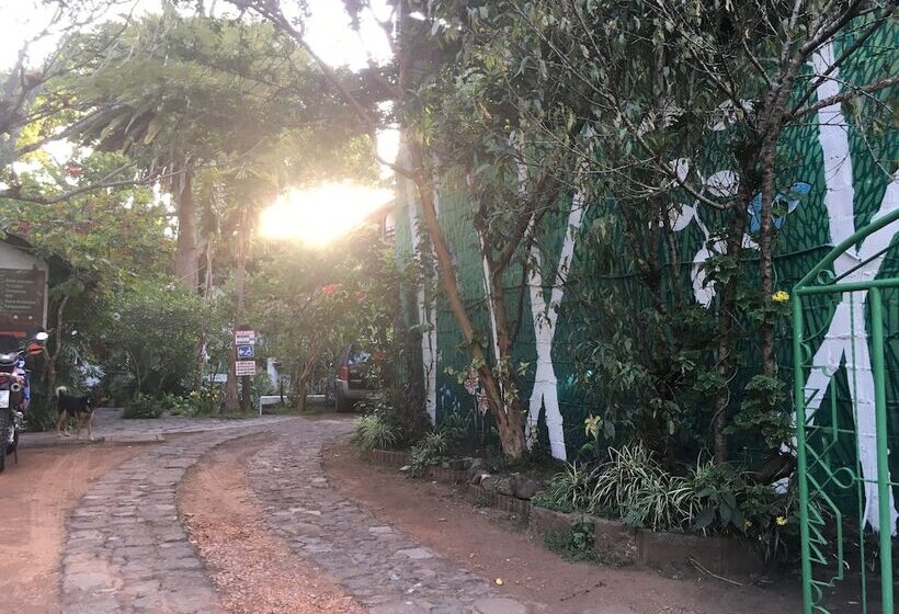 پانسیون La Petite Auberge   Hostel