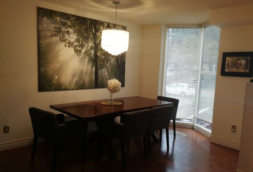 پانسیون Margie Townhome Suites