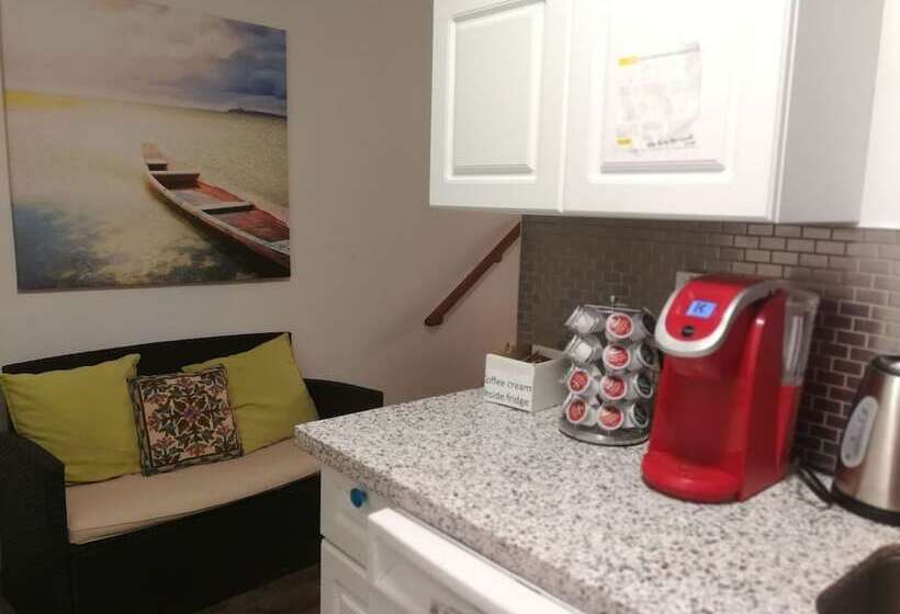 پانسیون Margie Townhome Suites