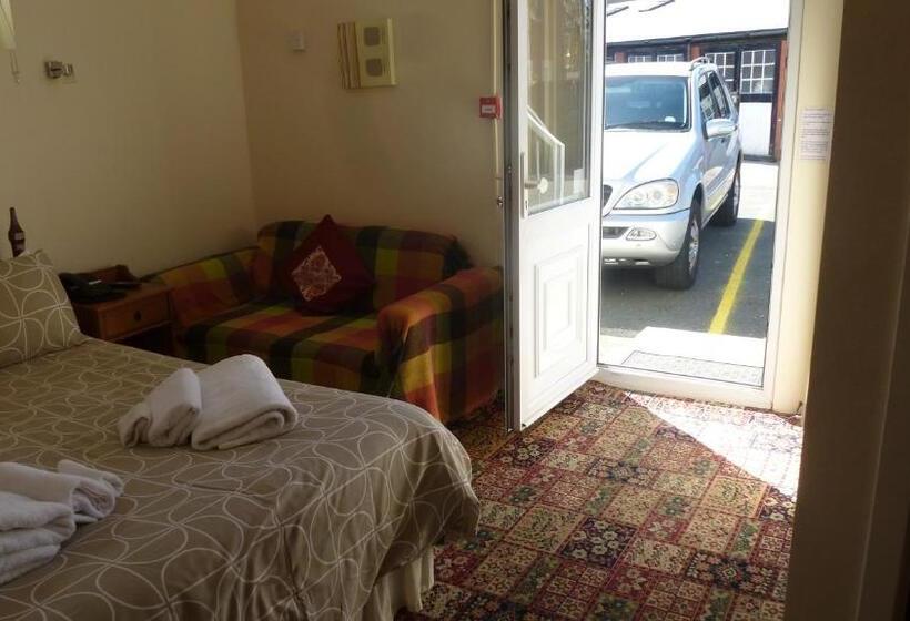 پانسیون Whitehall Guest House