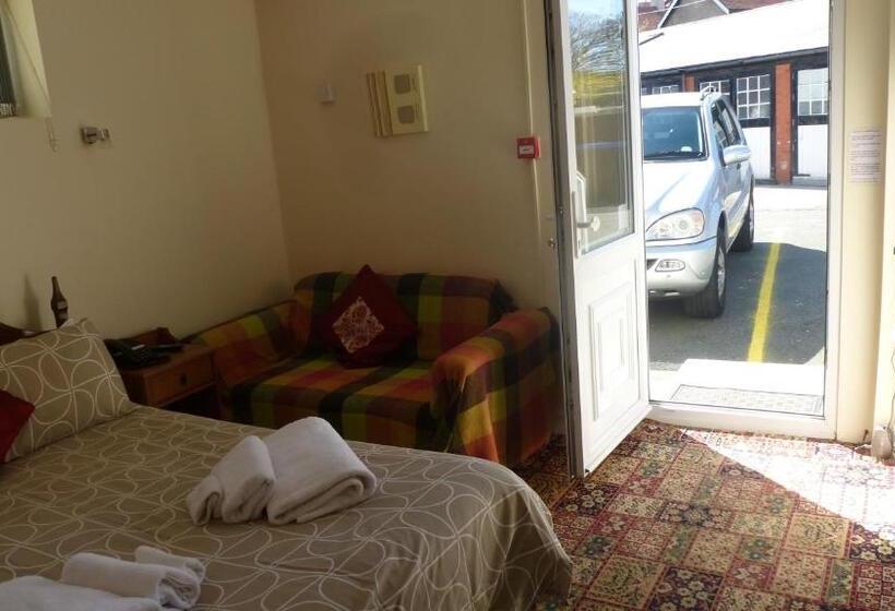 پانسیون Whitehall Guest House