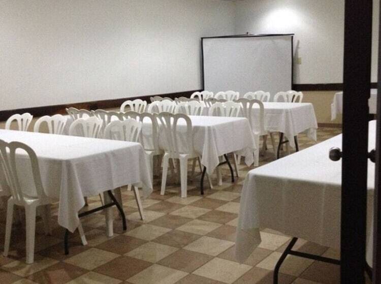 هاستل Arecibo Inn