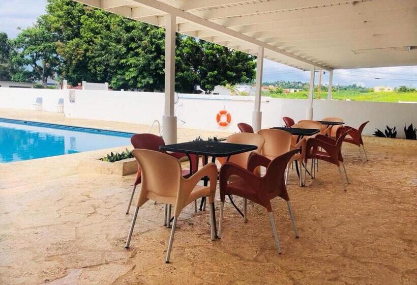 هاستل Arecibo Inn