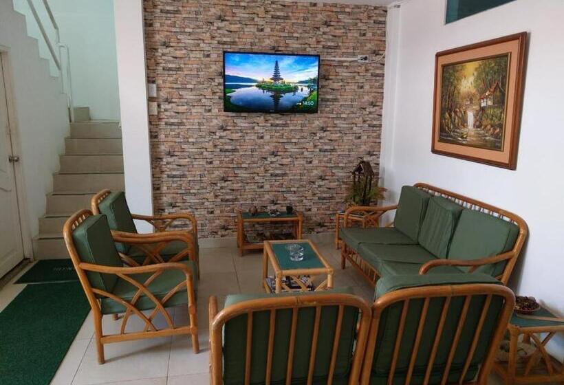 Pensão Hostal Casa Latina
