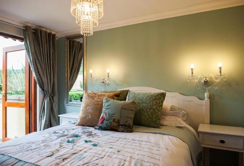 פנסיון Strawberry Fields Country Manor Guest House