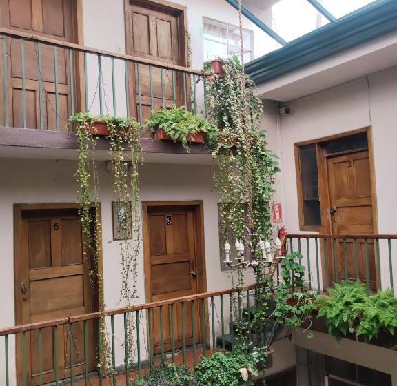 پانسیون Hostal La Merced