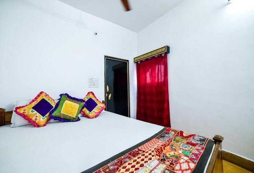 پانسیون Mud Mirror Guesthouse
