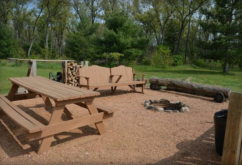 فندق صغير Adams Inn And Suites