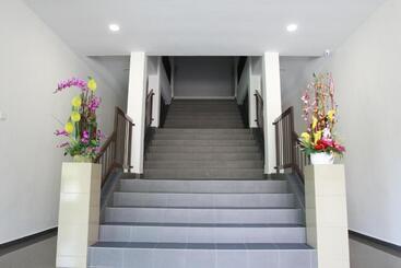 پانسیون Alor Villa