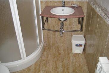 پانسیون Hostal Guarni
