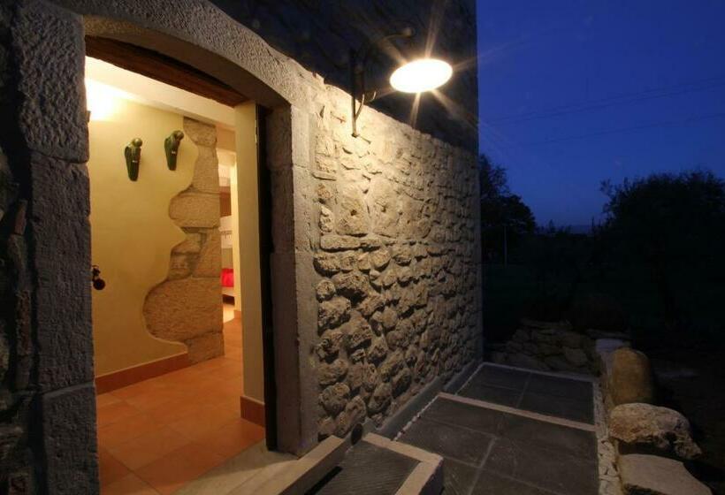 פנסיון Scardalano Resort