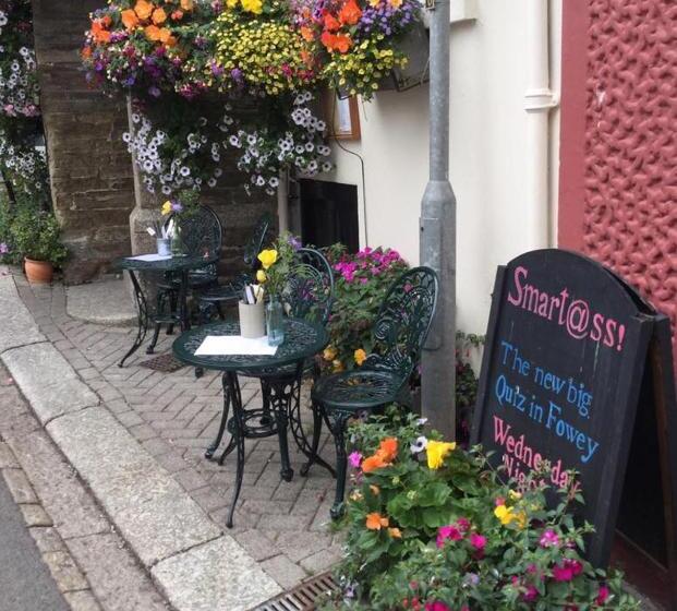ユースホステル The Ship Inn Fowey
