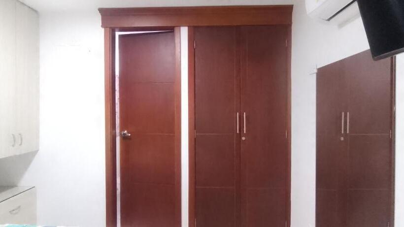 بنسيون Hostal El Recreo