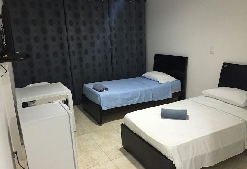 هاستل Hostal Central Beach